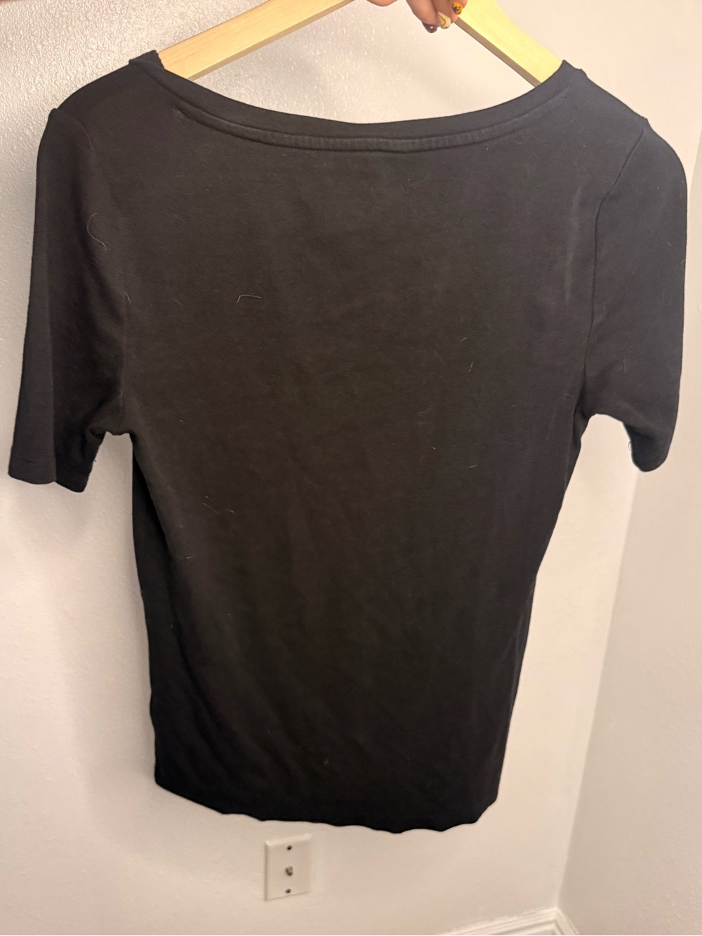 Simple Black V-neck - Picture 2 of 2